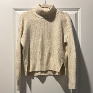 Abercrombie & Fitch Off-White Cream Turtleneck Sweater